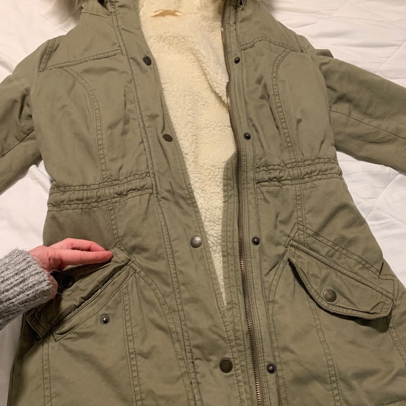 Hollister xs hooded parka with detachable faux fur - Picture 2 of 10